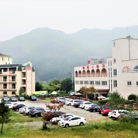 Hongcheon Resortel Экстерьер фото