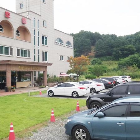 Hongcheon Resortel Экстерьер фото