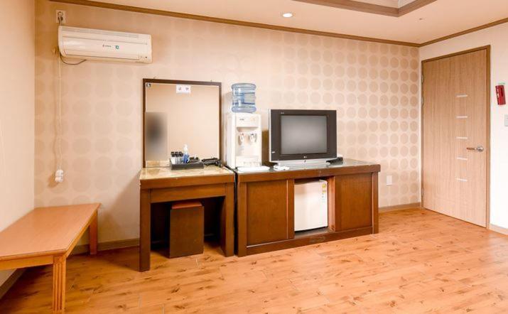 Hongcheon Resortel Экстерьер фото