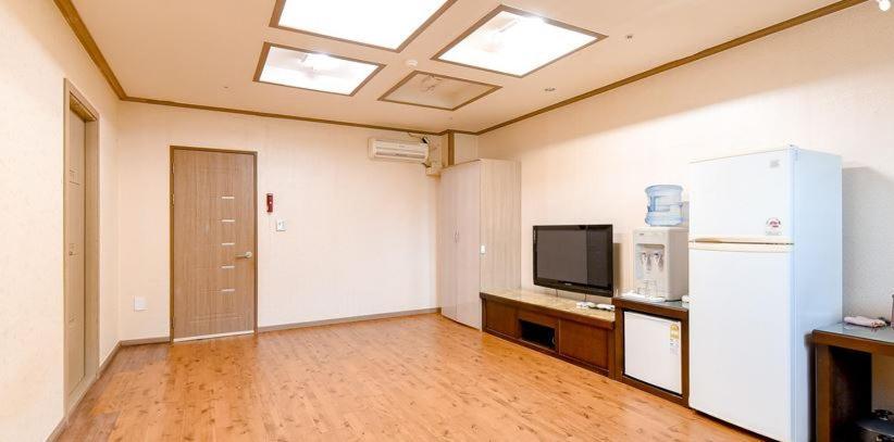 Hongcheon Resortel Экстерьер фото