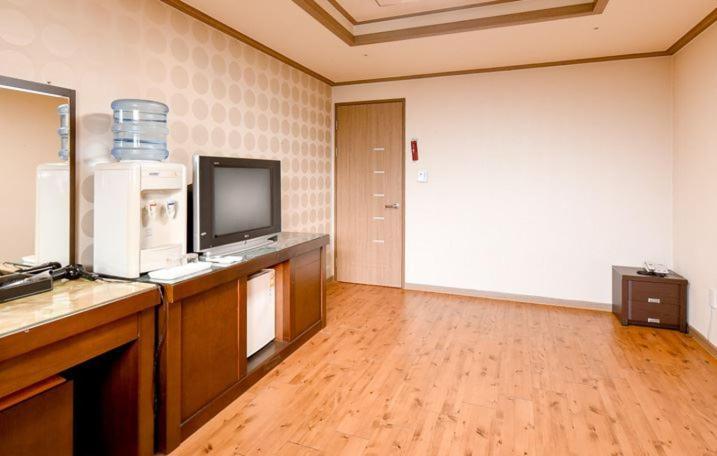 Hongcheon Resortel Экстерьер фото