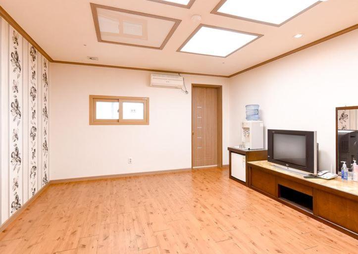Hongcheon Resortel Экстерьер фото