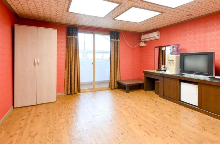 Hongcheon Resortel Экстерьер фото