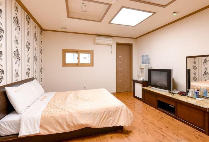 Hongcheon Resortel Экстерьер фото