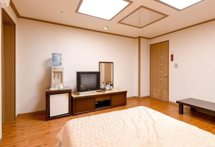 Hongcheon Resortel Экстерьер фото